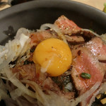 仙台牛一頭買い焼肉 明月苑 - 卵黄をのっけしましょう
