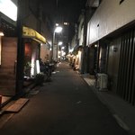 焼鳥 おがわ - お店近くの通り　味のある裏路地です