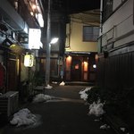 焼鳥 おがわ - お店近くの通り　味のある裏路地です