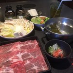 Shabutei Fufufu - 豚ロースランチ1080円税抜はセルフの野菜&ドリンクとご飯やうどんお代わり自由