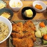 カフェ•レストラン きんぎょ食堂だいず - もっちり玄米ごはんのお昼ごはん ノンフライミックスカツ（1,100円）