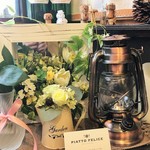 ピアットフェリーチェ - 手造り感溢れる店内