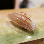 東麻布 天本 - 皮まで柔らかな串木野のチダイ