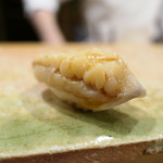 東麻布 天本 - 北海道長万部の特大ホッキのワタの部分だけを