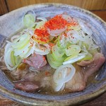 秋田屋 - 一味を振って