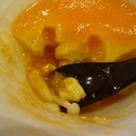 やま吟 - 下は白シメジとウニ・上は金時人参の餡