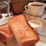 パーラー江古田 - トースト単品にバター別添え(よく焼き)140。ドリップコーヒーはタンザニア470-50。この日も、グリッシーニ12本360円分を持ち帰り購入。20180126