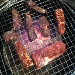 Yakiniku Kingu - お肉焼いてます♪
                        