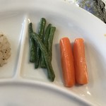 インゲンと人参の付け合わせ。
          美味し。