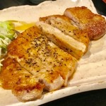 まるびや - “トンテキ”のアップ。