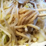 豚とこむぎ - もやしが重すぎてこれ以上箸があがらん