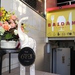 BAIDAM - 専用階段で店内までお進みください。