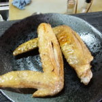 鳥公 - 手羽先（大きい方が雄・小さい方が雌）