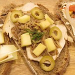 林 コーヒースタンド - とり肉とゴーダチーズ
