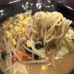 そらまめらぁめん本舗 - 味噌ラーメン 麺リフト