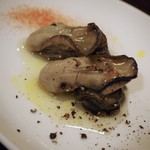 Osteria Calduccio - 牡蠣のオイル漬け380円