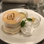 B PORTLAND CAFE - ホワイトスフレパンケーキ、メイプル