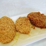 平野精肉店 - カレーコロッケ大小とポテトコロッケ