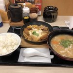 Katsuya - 鶏の煮込みとチキンカツの合い盛り定食