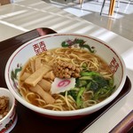 若菜 - チャーシュー無いから納豆のせてみる