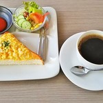 カフェ ダッヅデン - 珈琲・炭焼きブレンド（390円）、モーニング・Ｄセット（たまごパン）