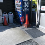 ラーメン二郎 - 店外の喫煙スペース