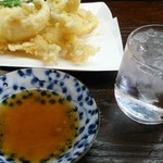 とっくり - キス天ぷら。酒が進んでまうわ。