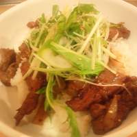 赤身焼肉 かるびあーの 新橋店 - 上焼肉丼大盛のアップ