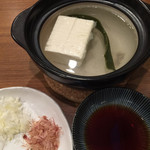 Sakenomidokoro Asobitei - 本日のスペシャル 湯豆腐¥200。
                        こちらの本日のスペシャルは、メチャおトク！