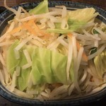 三ツ矢堂製麺 - たっぷり野菜つけめん（中盛り） ¥920 の野菜盛り