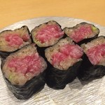鮨 真菜 - トロの巻物