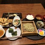 Bishokukashu Echigoya - ヤマメ塩焼き、蒸しガキ、舞茸天ぷら、野沢菜、ミニへぎそば、ごはんセット