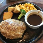 エアポートグリル＆バール - 手ごねジューシーハンバーグ(ライス又はパン付)