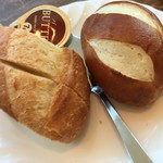 エアポートグリル＆バール - ハンバーグに付いていたパン