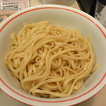 本枯中華そば 魚雷 - 麺は太いです