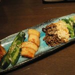 炭火焼肉 六本木 隆 - キムチ・ナムルの盛り合わせ