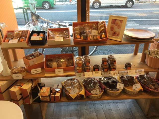 アンズ色のお店で スペシャリテの ラブリコチエ を By ガレットブルトンヌ パティスリー ラブリコチエ Patisserie L Abricotier 高円寺 ケーキ 食べログ