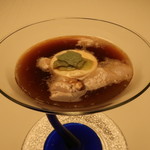 グランド ダイア - ほたてのプリンにコンソメスープをかけたところ