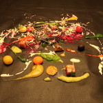 グランド ダイア - ビニールシートに並べられた大間の鮪など