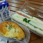 ベーカー タキ - ツナぽてとパン、野菜サンドです