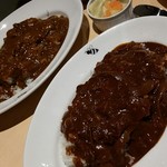 ラ クロワゼ - 手前ハヤシライス、奥カレー