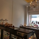 アヴランシュ・ゲネー - 店内模様