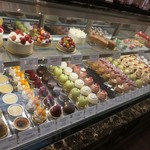 アヴランシュ・ゲネー - ケーキショーケース