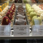 アヴランシュ・ゲネー - ケーキショーケース