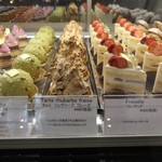 アヴランシュ・ゲネー - ケーキショーケース