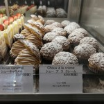 アヴランシュ・ゲネー - ケーキショーケース