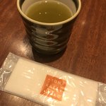 とんかつ和幸 - お茶とおてふき