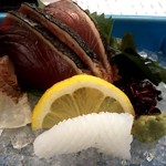 ふるさと料理 杉の子 - 刺身は，戻り鰹，真鯛，水イカです。
