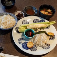 和 is 魯菴 - ランチ「和no花 (1620円)」