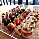 ガーデンテラス東山 - patisserie Es-t@ ゆめのか苺のフレジェ／ムースショコラ／タルトオフレーズピスターシュ／ベイクドカマンベールチーズケーキ／ヴェリーヌフレーズ